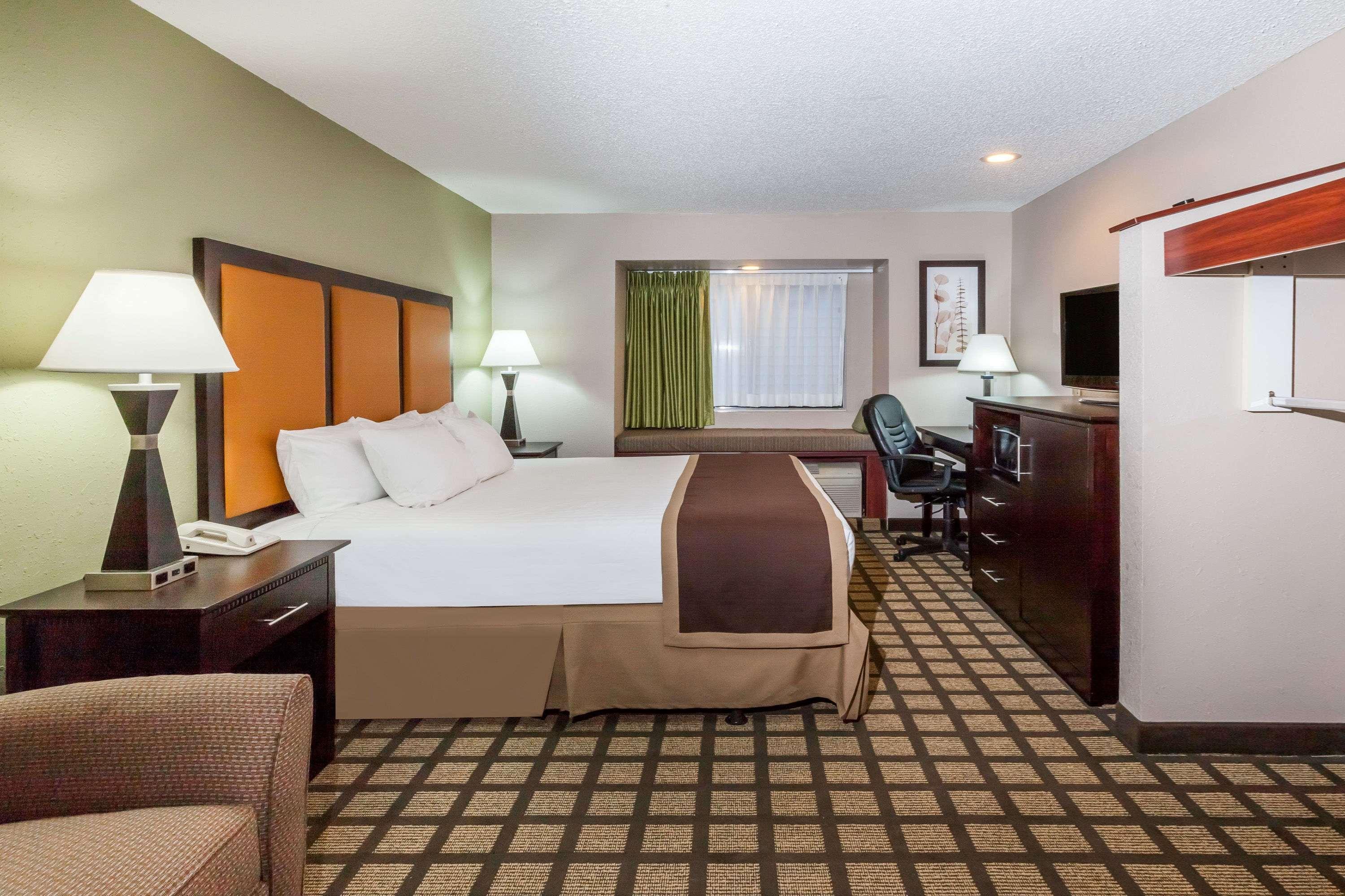 Baymont By Wyndham Gaylord Hotel Bagian luar foto