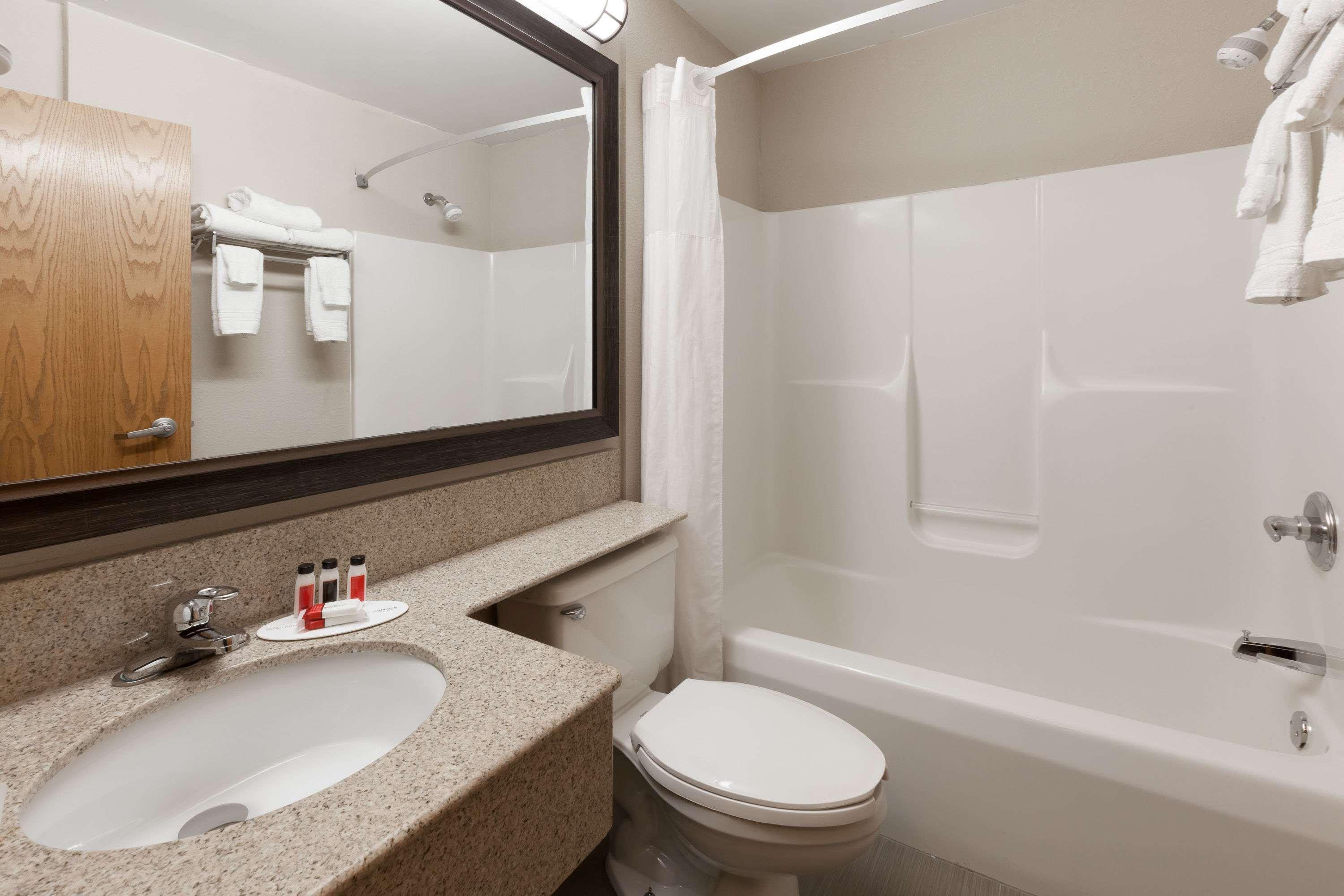 Baymont By Wyndham Gaylord Hotel Bagian luar foto