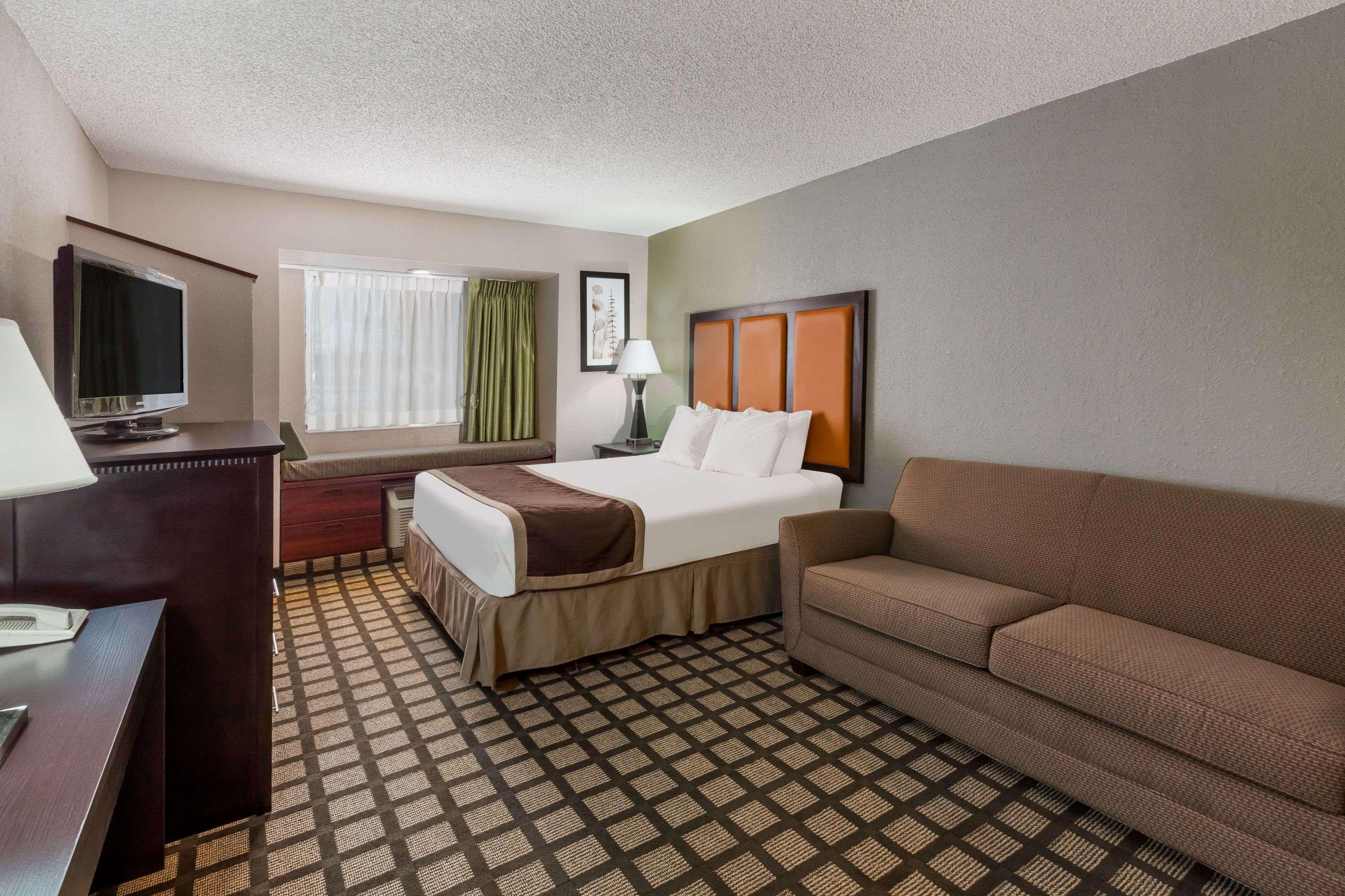 Baymont By Wyndham Gaylord Hotel Bagian luar foto