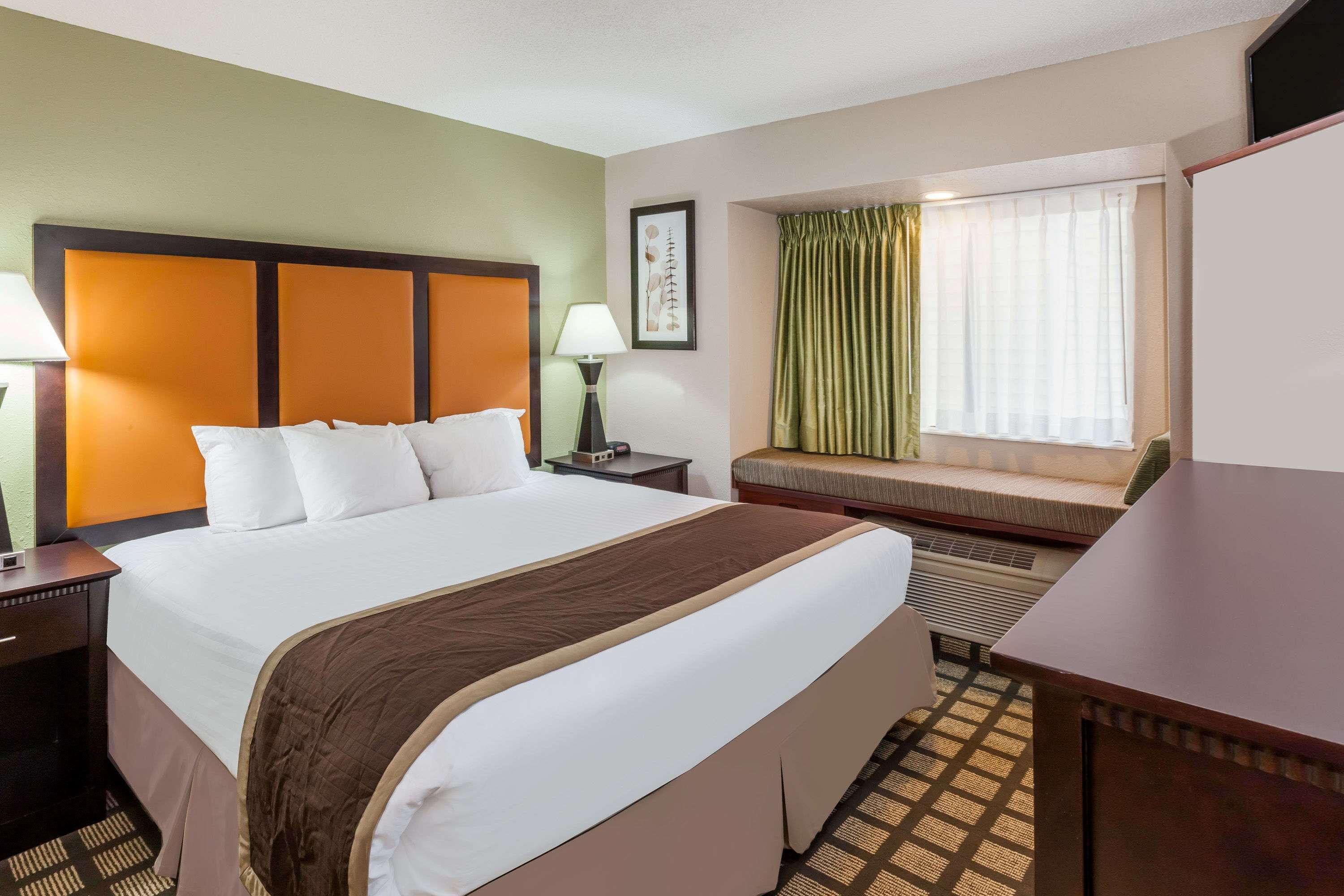 Baymont By Wyndham Gaylord Hotel Bagian luar foto