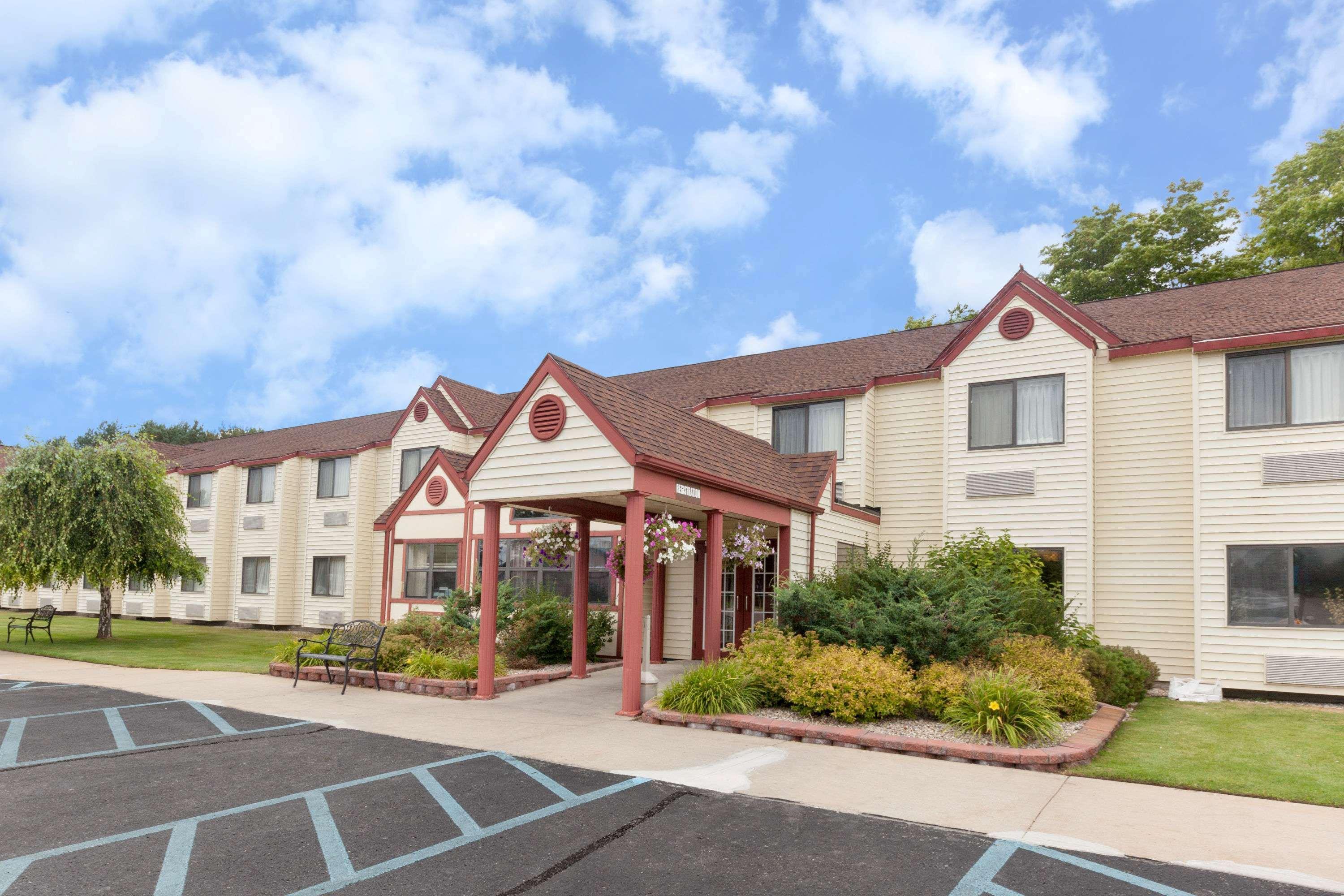 Baymont By Wyndham Gaylord Hotel Bagian luar foto