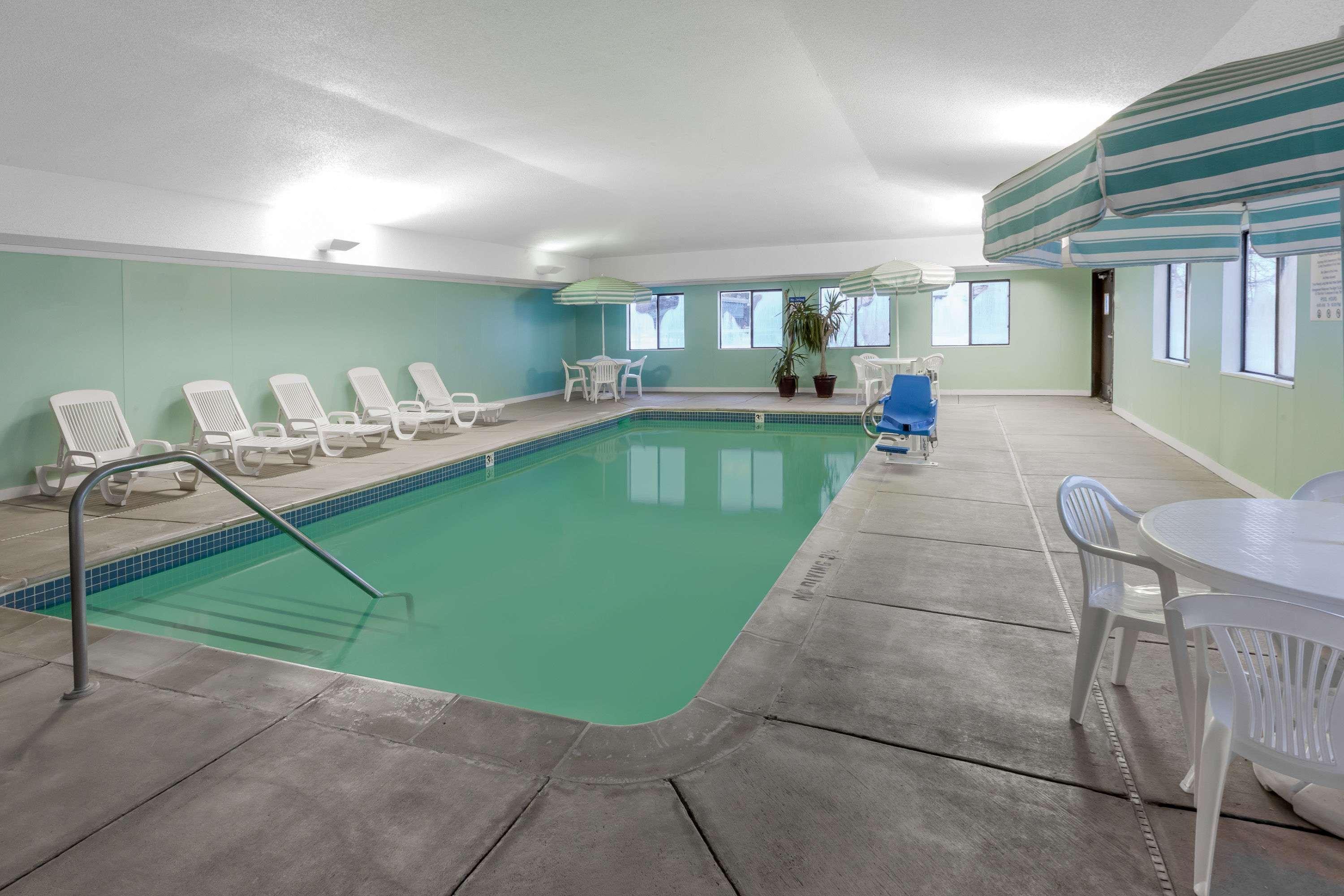 Baymont By Wyndham Gaylord Hotel Bagian luar foto