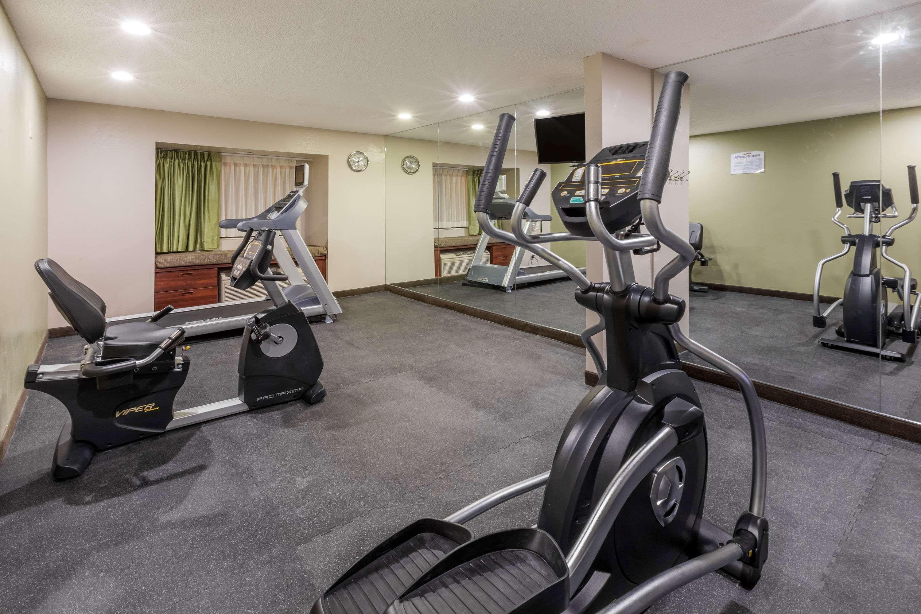 Baymont By Wyndham Gaylord Hotel Bagian luar foto