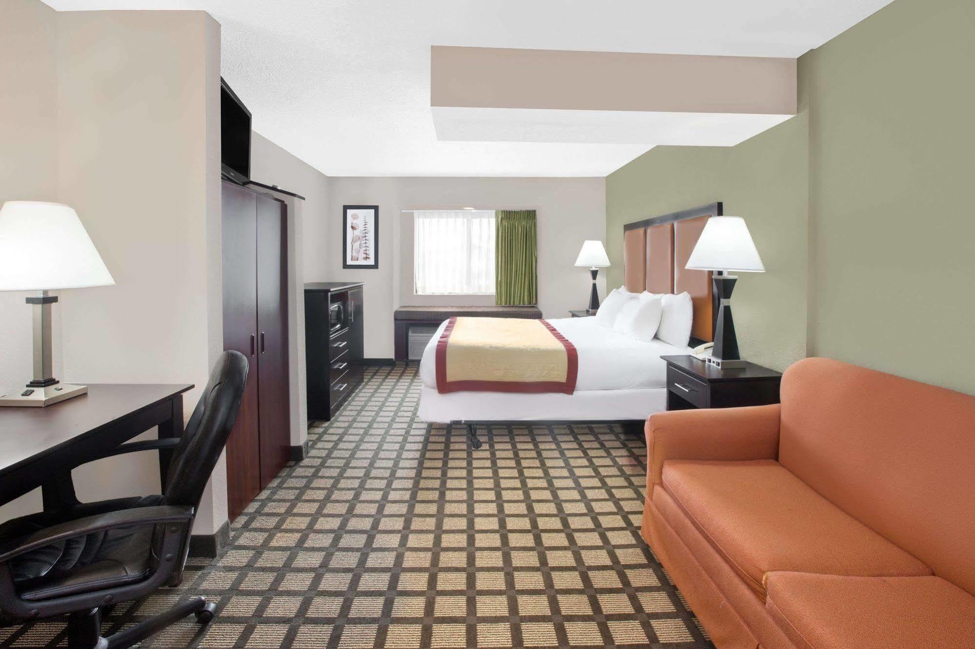 Baymont By Wyndham Gaylord Hotel Bagian luar foto