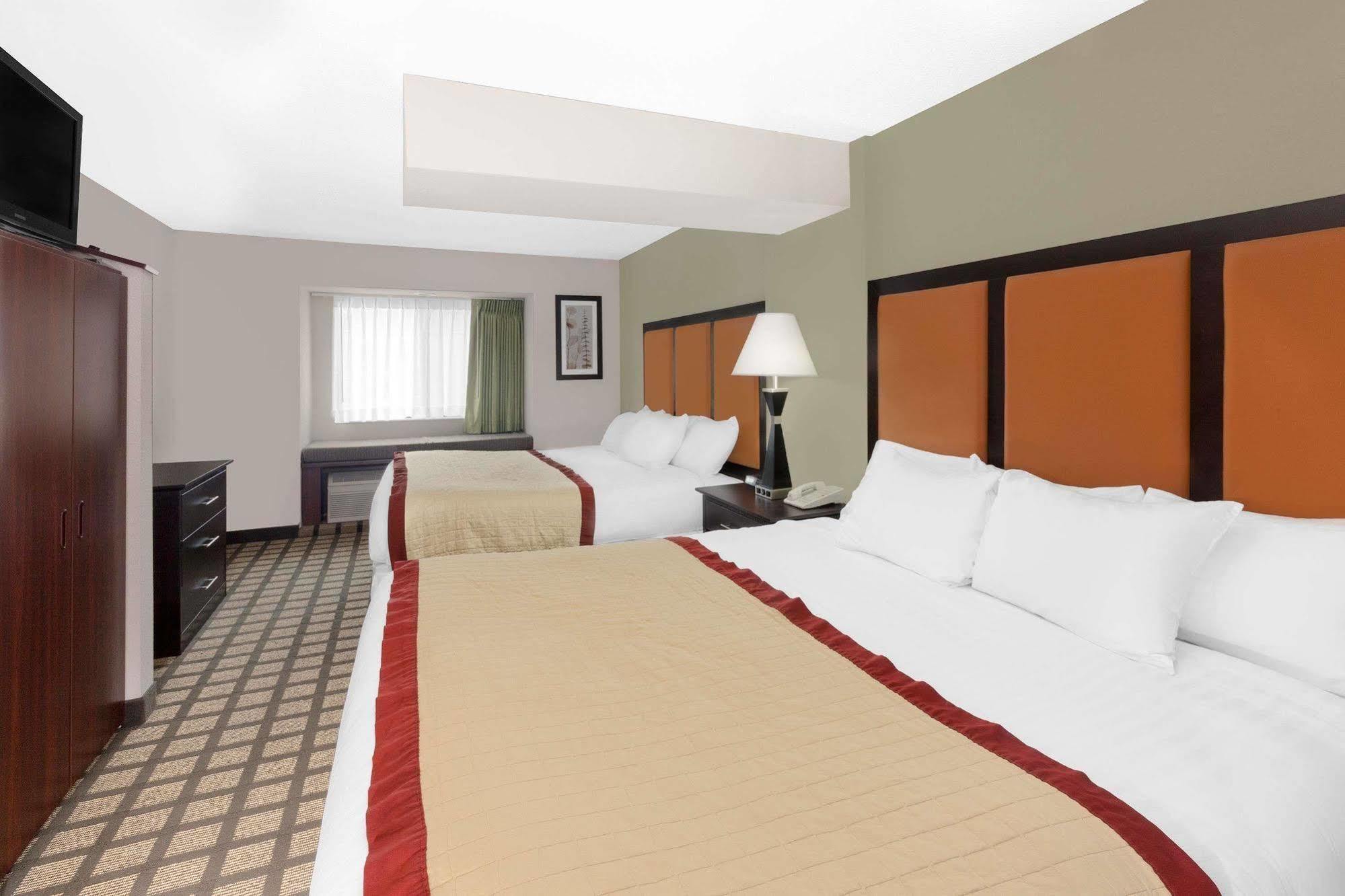 Baymont By Wyndham Gaylord Hotel Bagian luar foto