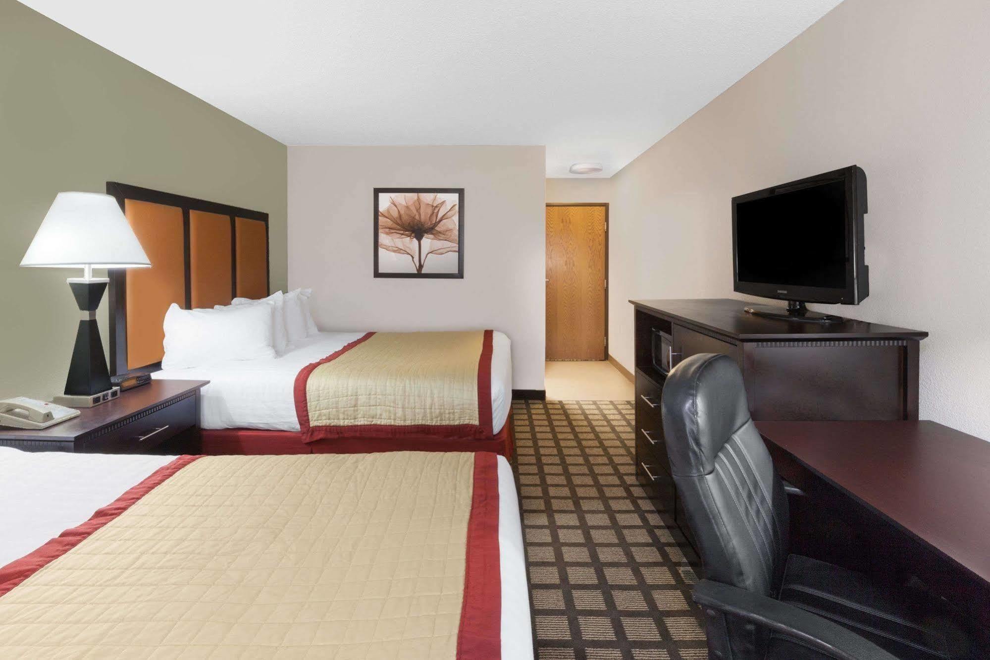 Baymont By Wyndham Gaylord Hotel Bagian luar foto