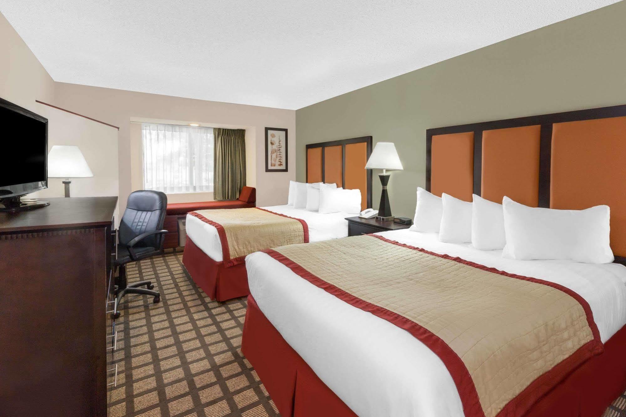 Baymont By Wyndham Gaylord Hotel Bagian luar foto