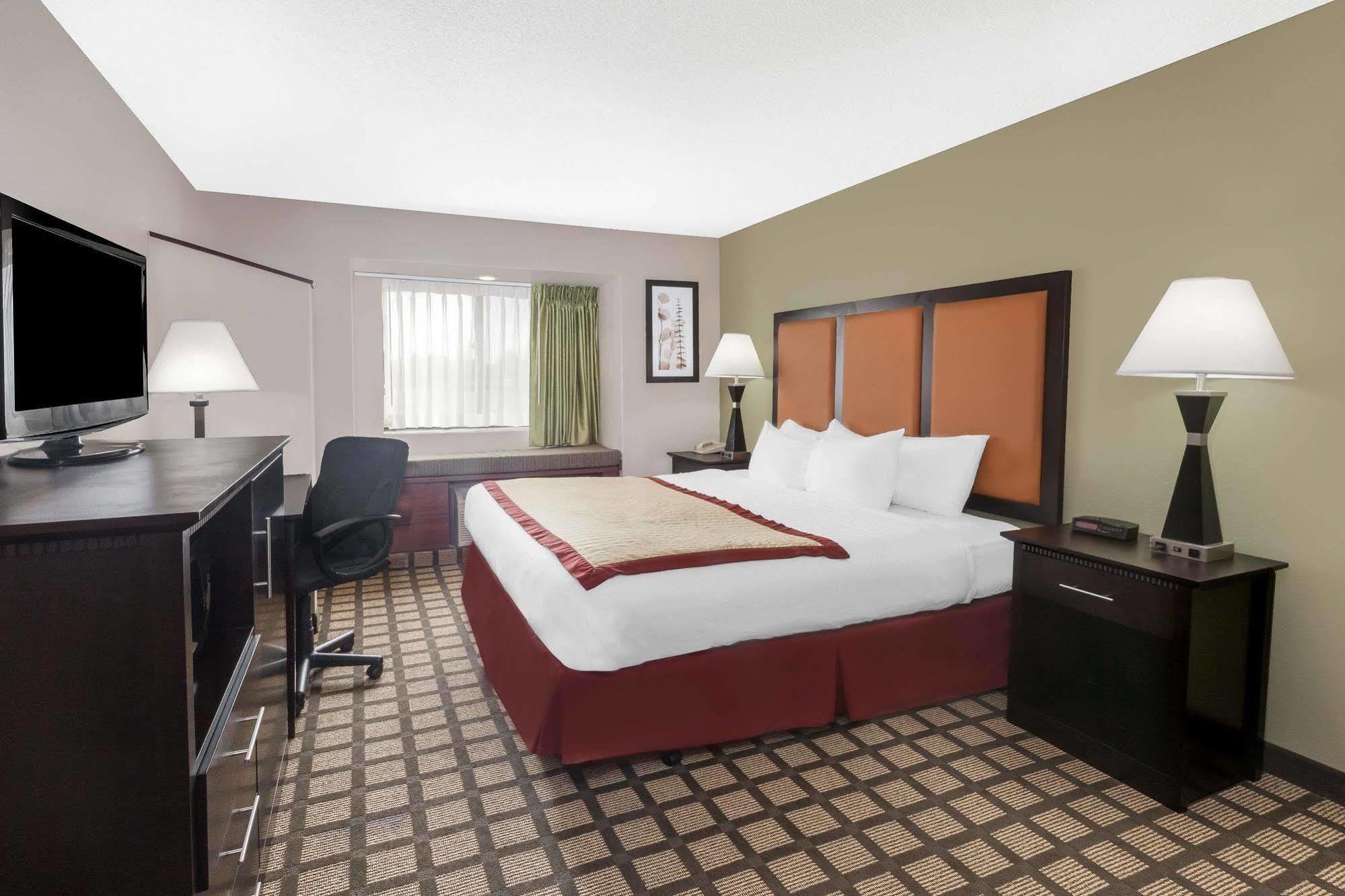 Baymont By Wyndham Gaylord Hotel Bagian luar foto