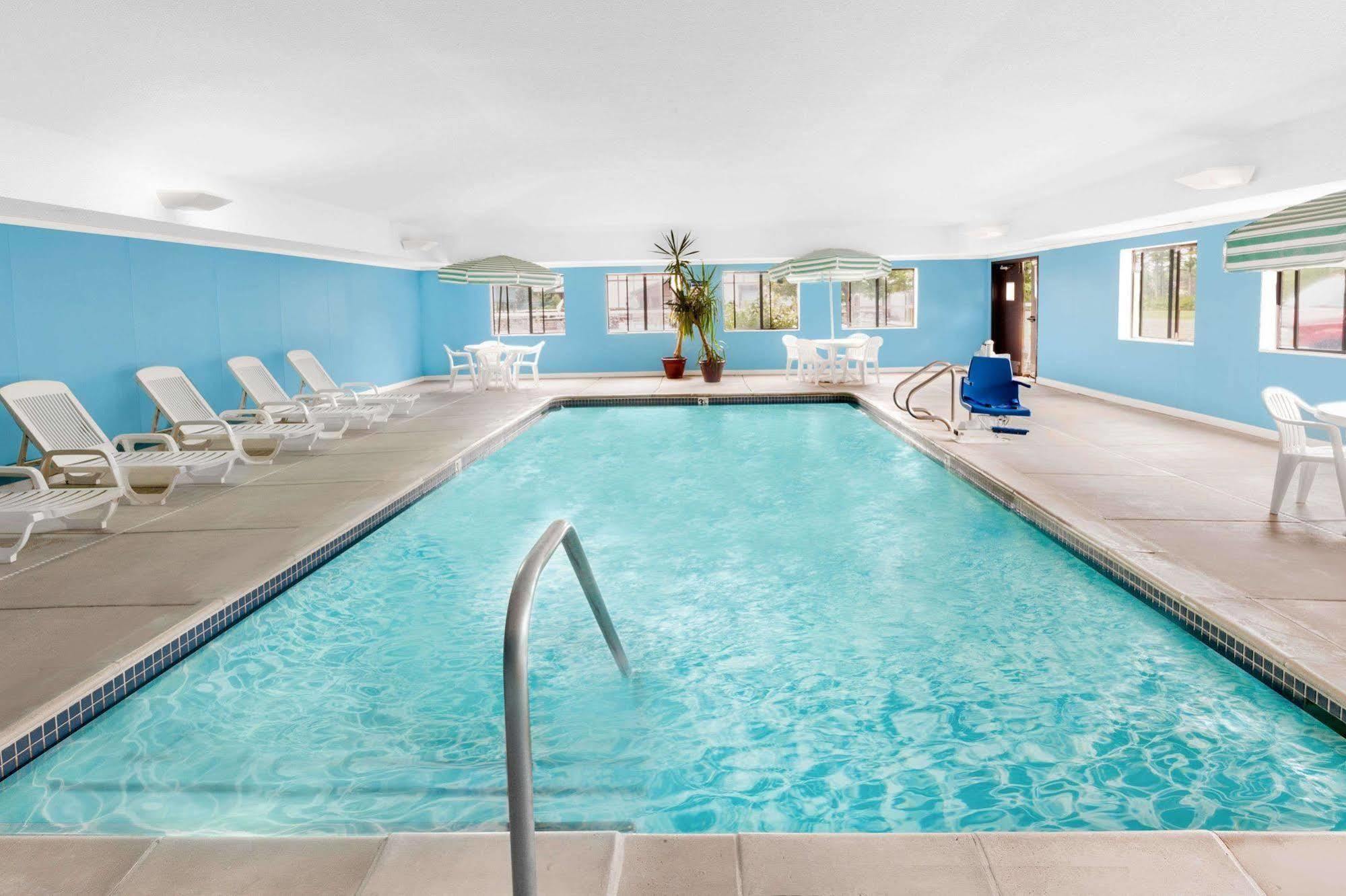 Baymont By Wyndham Gaylord Hotel Bagian luar foto